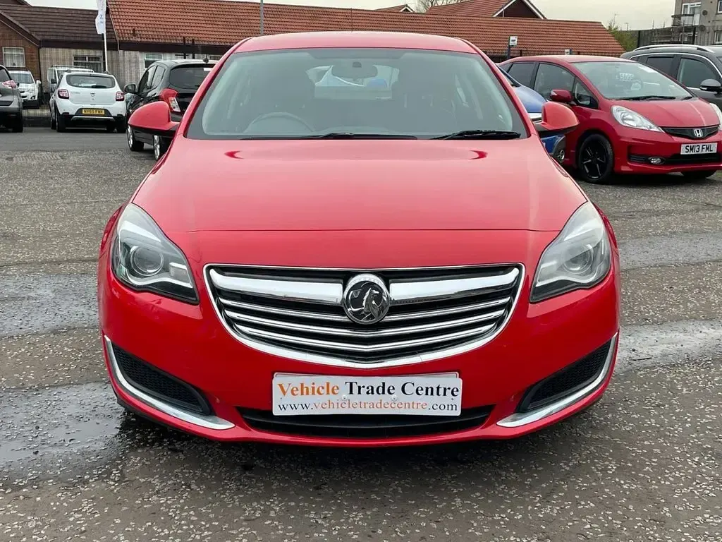 Used Vauxhall Insignia 128 HP (94 kW) 2013 Red Hatchback