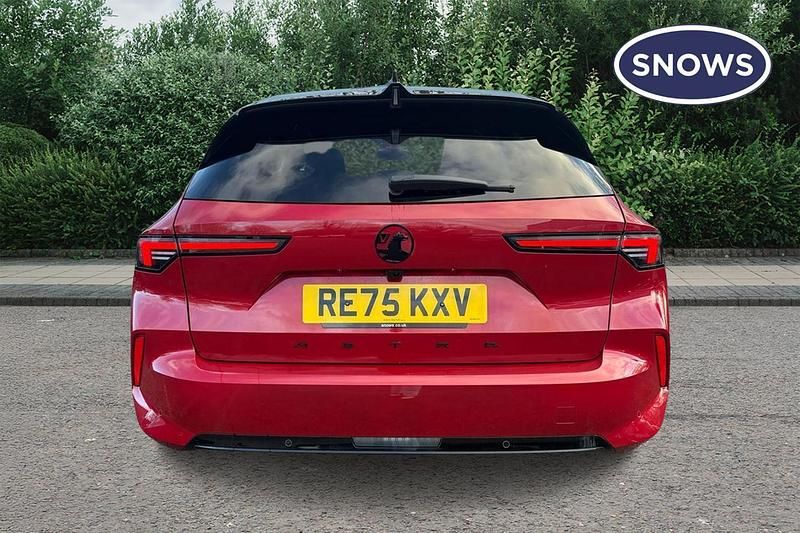 New Vauxhall Astra Ultimate 130 HP (95 kW) 2025 Red Estate