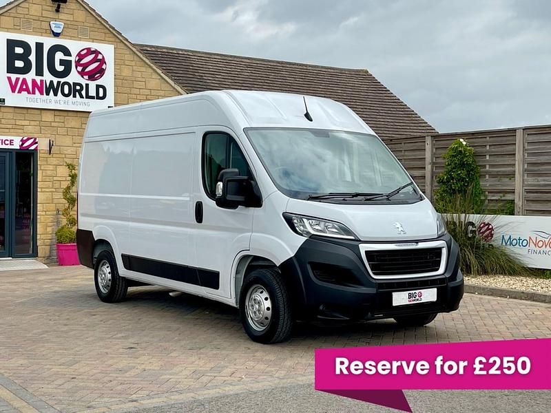 White Used 2023 Peugeot Boxer Premium Van | £14,994 (Fair price) - Image 1/2