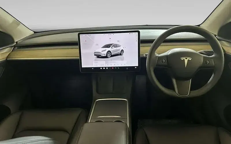 Used Tesla Model Y Standard Range 219 kW (299 HP) 2024 SUV