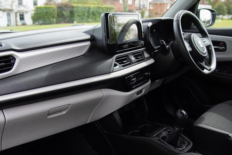 Used Suzuki Swift 82 HP (60 kW) 2024 White Hatchback