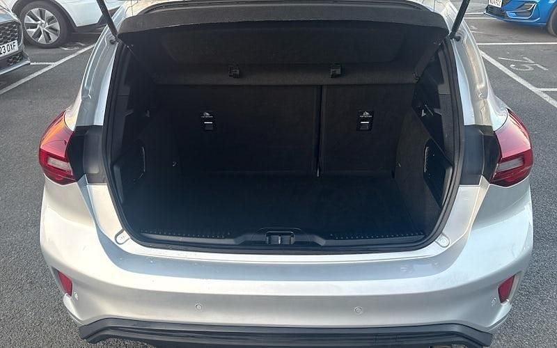 Used Ford Focus ST-Line 125 HP (91 kW) 2023 Silver Hatchback