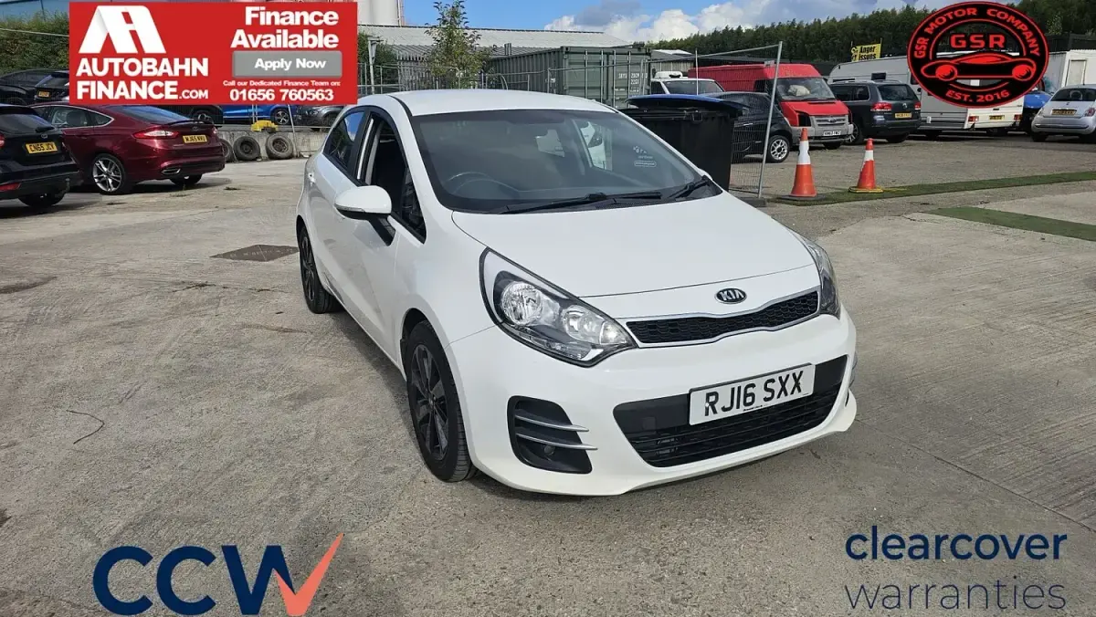 Used Kia Rio 74 HP (54 kW) 2016 White Hatchback