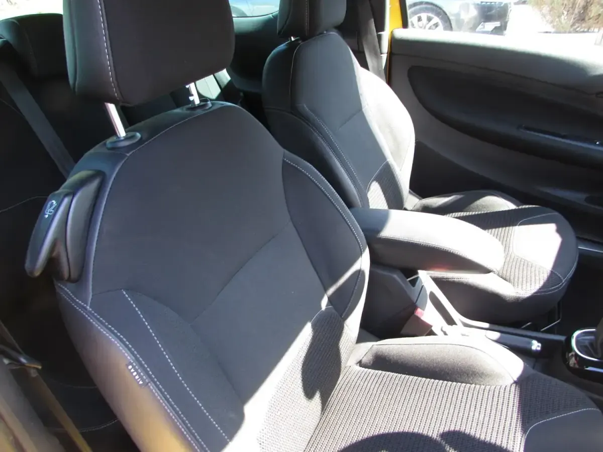 Usado Citroën DS3 110 CV (80 kW) 2013 Amarillo Utilitario