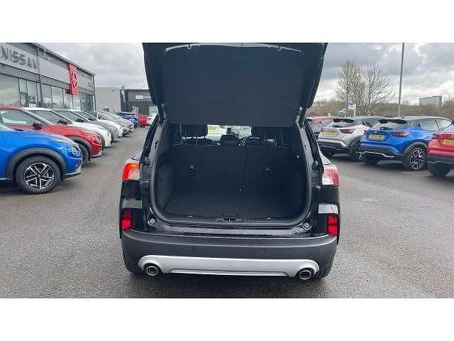 Usado Ford Kuga Titanium 150 HP (110 kW) 2023 Preto SUV