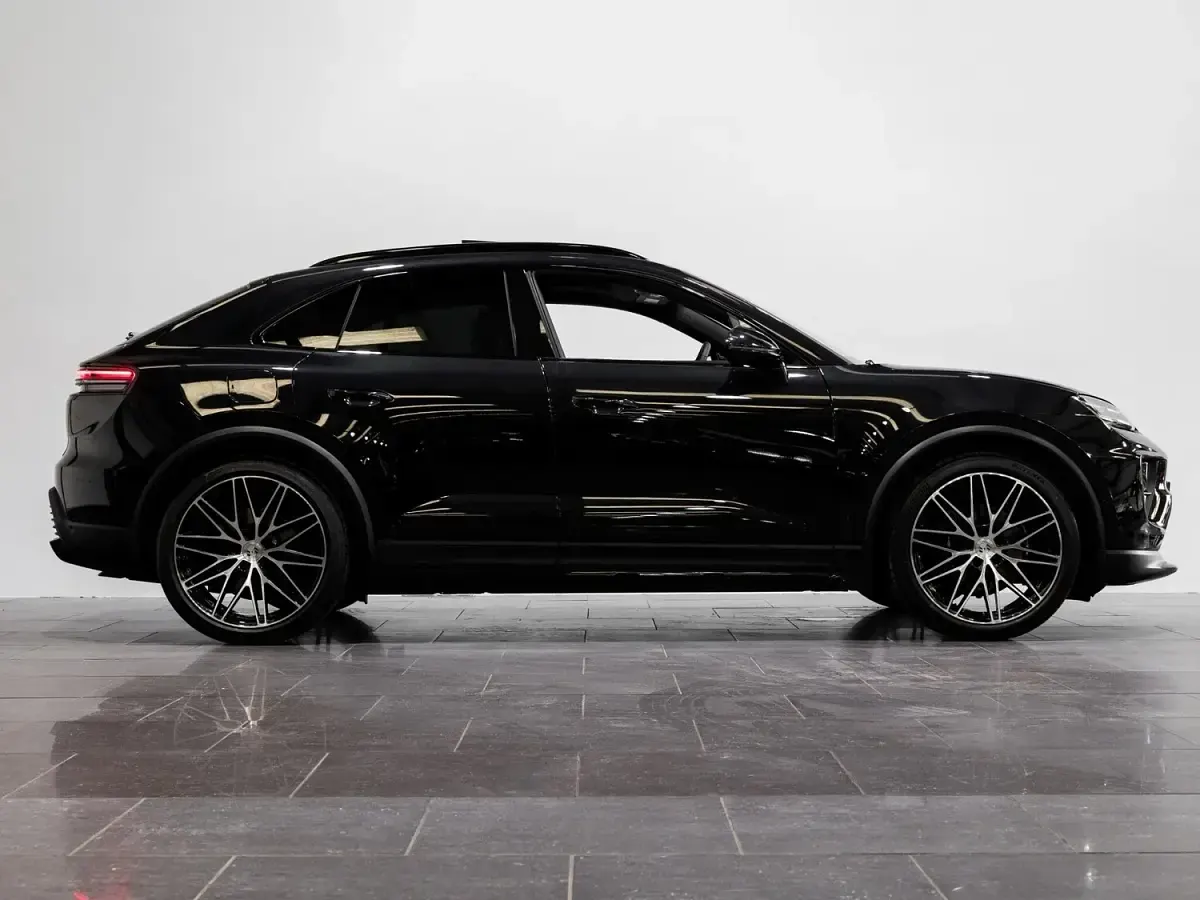Used Porsche Macan 300 kW (408 HP) 2025 Black SUV