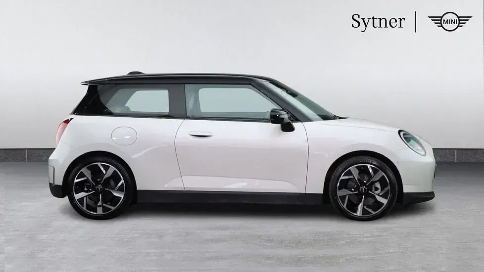 Used Mini Cooper SE Hatch 158 kW (215 HP) 2025 White Hatchback