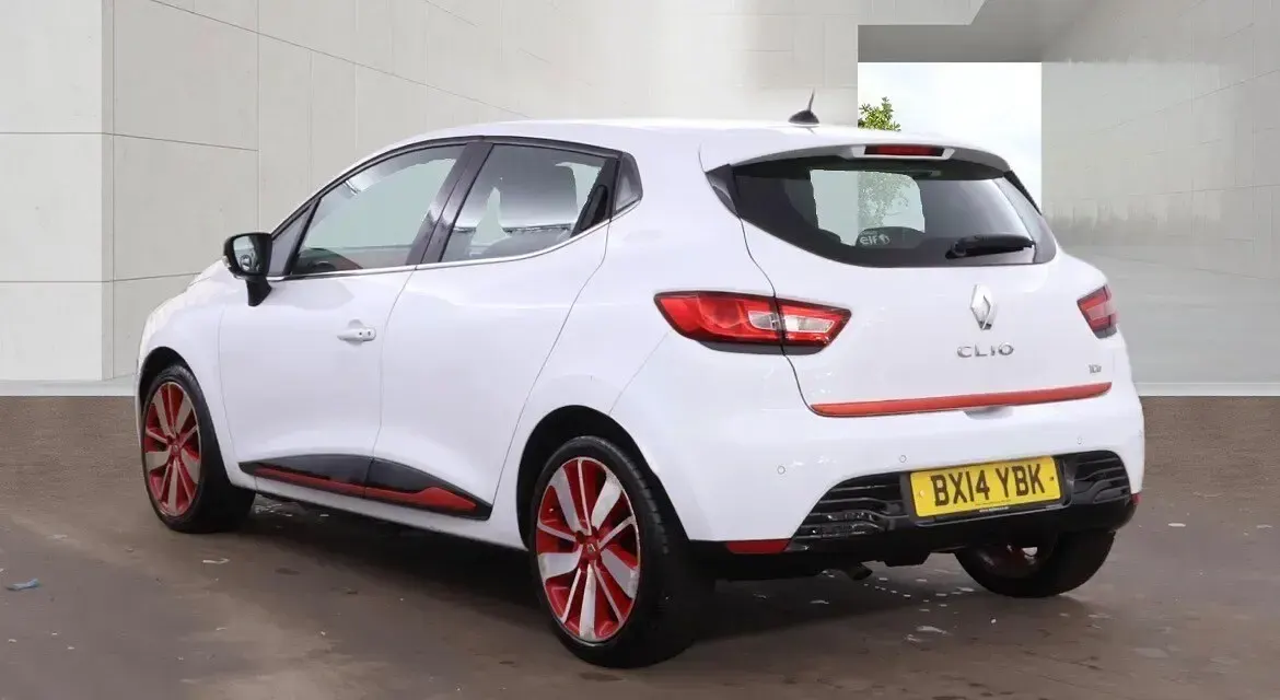 Used Renault Clio IV Dynamique 2014 White Hatchback