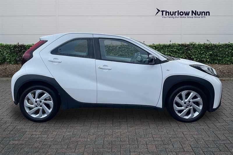 Used Toyota Aygo X PURE 72 HP (52 kW) 2024 White SUV