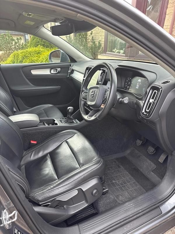 Used Volvo XC40 Momentum 156 HP (114 kW) 2019 Grey SUV