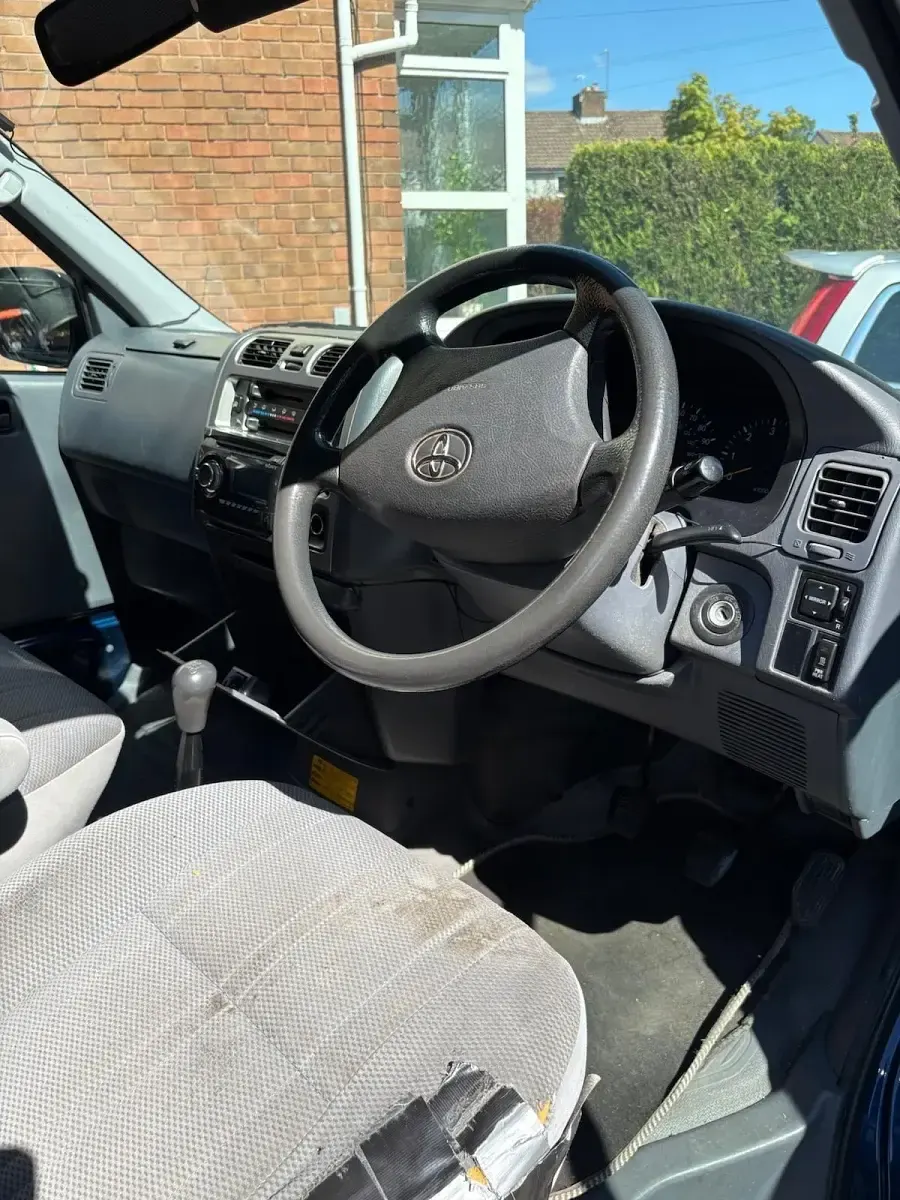Used Toyota HiAce 95 HP (69 kW) 2009 Blue metallic Van