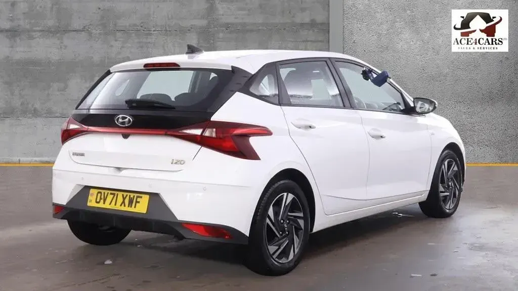 Used Hyundai i20 SE 98 HP (72 kW) 2021 White Hatchback