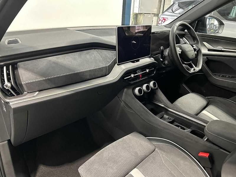 Used Skoda Kodiaq SportLine 142 HP (104 kW) 2025 Race blue metallic SUV