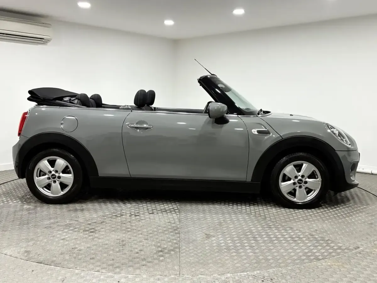 Begagnad Mini Cooper Cabriolet Classic 2020 Grå Cab