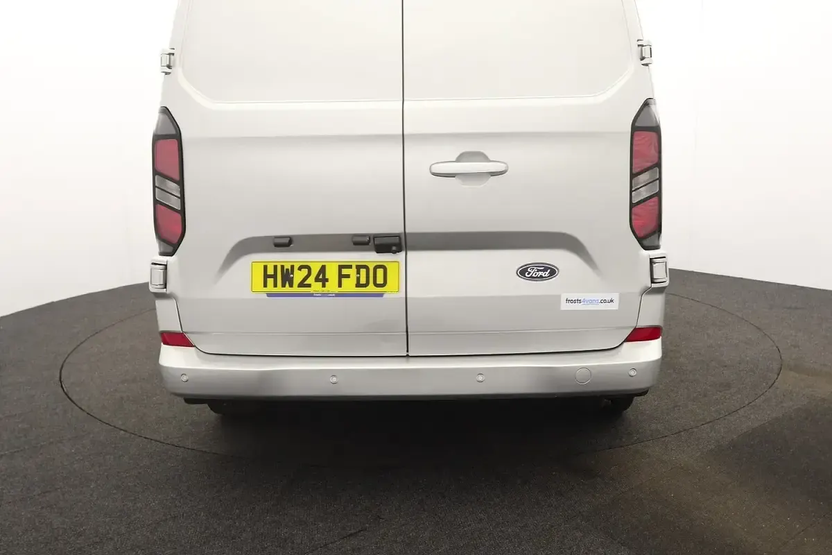 Usado Ford Transit Custom Limited 136 CV (100 kW) 2024 Plateado Van