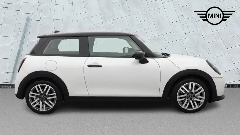Used Mini Cooper Classic 113 kW (154 HP) 2025 White Hatchback