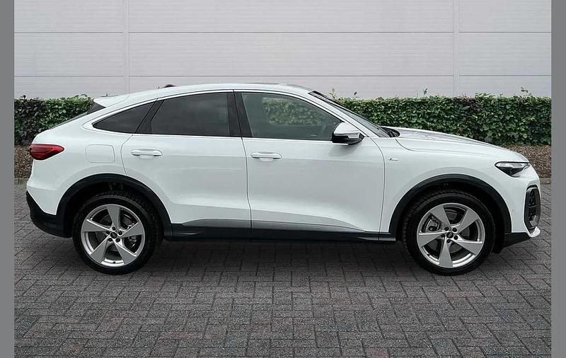 New Audi Q5 S-Line 200 HP (147 kW) 2026 White SUV