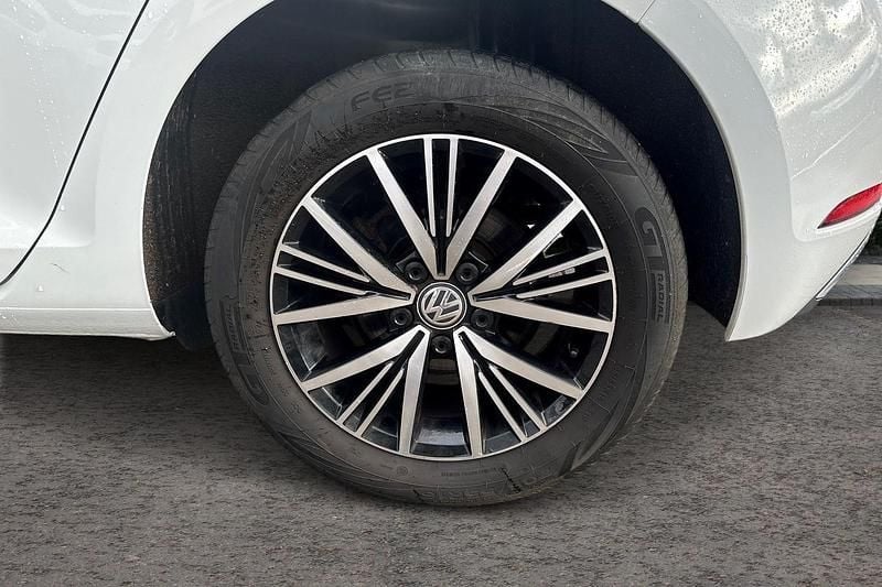 Used VW Golf VII SE 115 HP (84 kW) 2018 White Hatchback