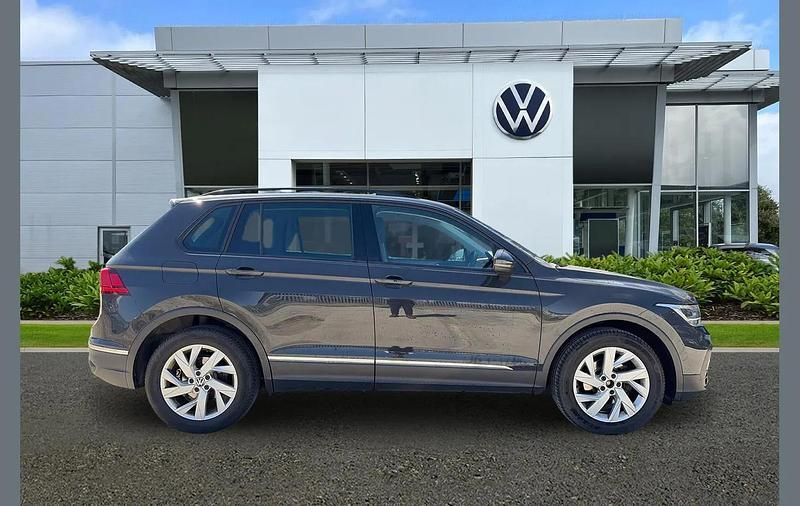 Used VW Tiguan Life 150 HP (110 kW) 2023 Grey SUV