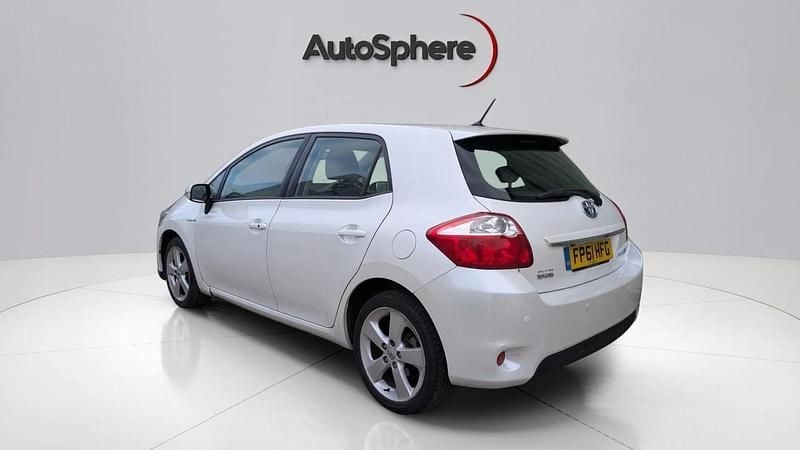 Used Toyota Auris Hybrid 2011 White Hatchback