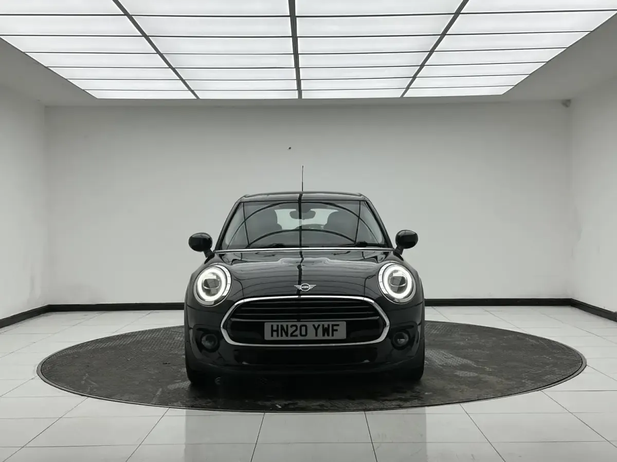 Second-hand Mini Cooper Classic 136 CP (100 kW) 2020 Negru Hatchback