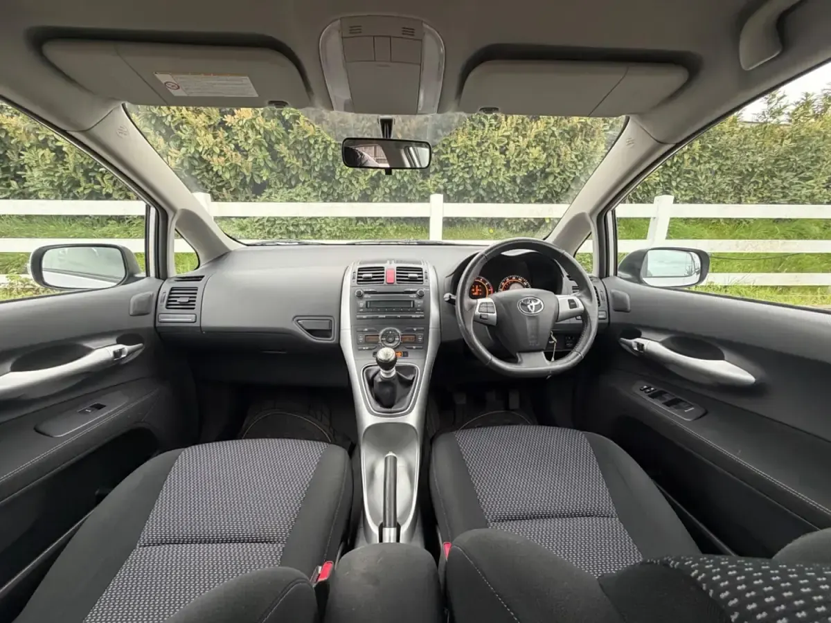Used Toyota Auris 2010 Silver Hatchback