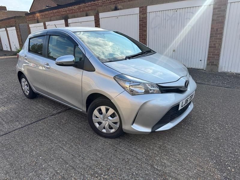 Silver Used 2016 Toyota Yaris Hatchback | £7,500 (Super price) - Image 1/4
