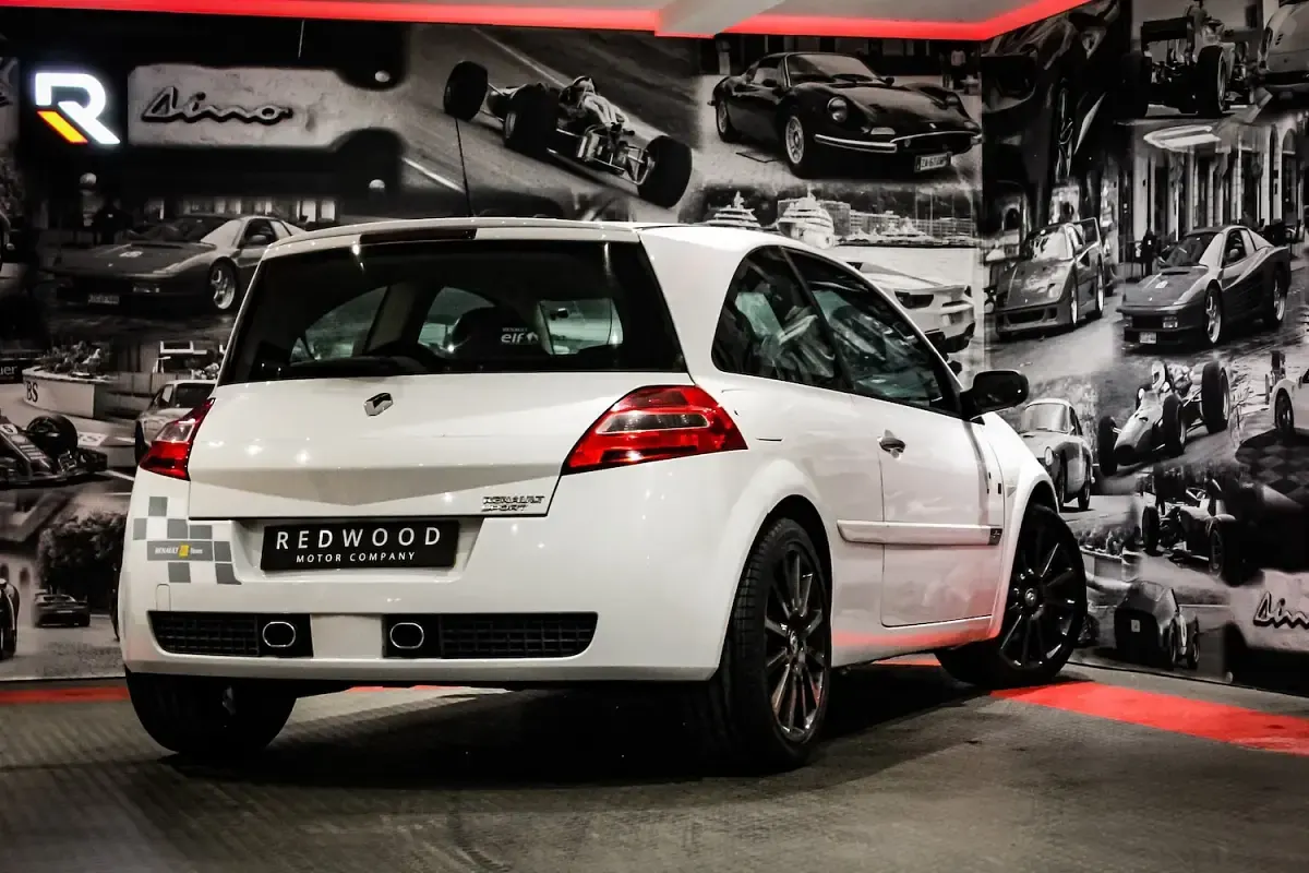 Used Renault Mégane 230 HP (169 kW) 2008 White Hatchback