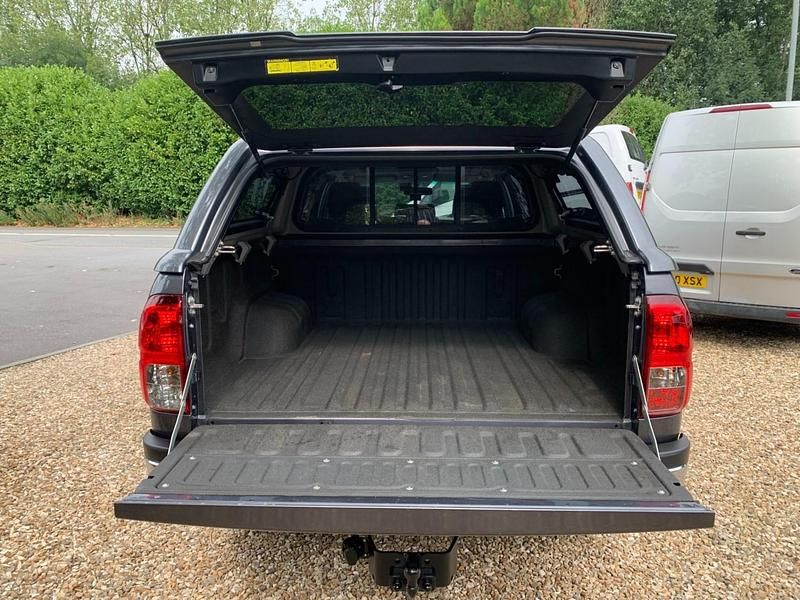 Used Toyota HiLux 150 HP (110 kW) 2022 Grey Pickup