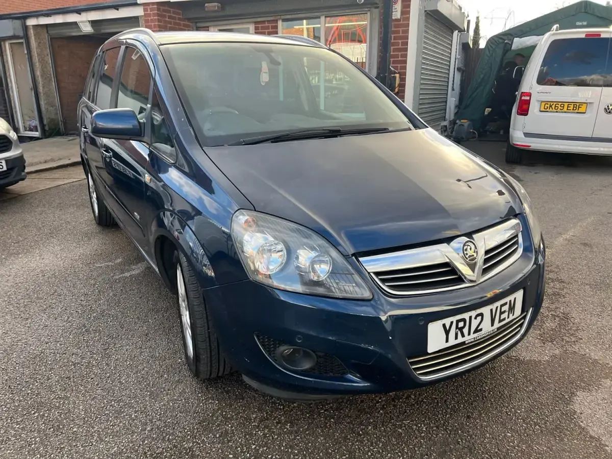 Używany Vauxhall Zafira Design Edition 2012 Niebieski Minivan