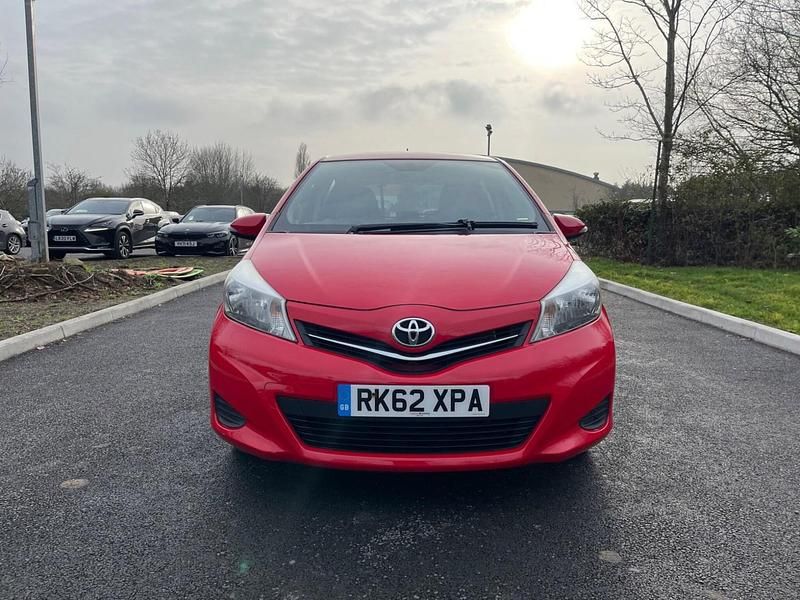 Used Toyota Yaris Multidrive S 101 HP (74 kW) 2012 Red Hatchback