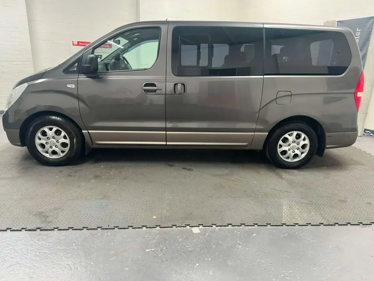 Used Hyundai I800 Style 168 HP (123 kW) 2012 Grey MPV