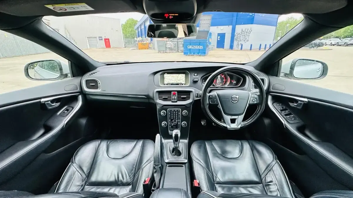 Usado Volvo V40 R-Design Pro 190 HP (139 kW) 2016 Prateado Citadino