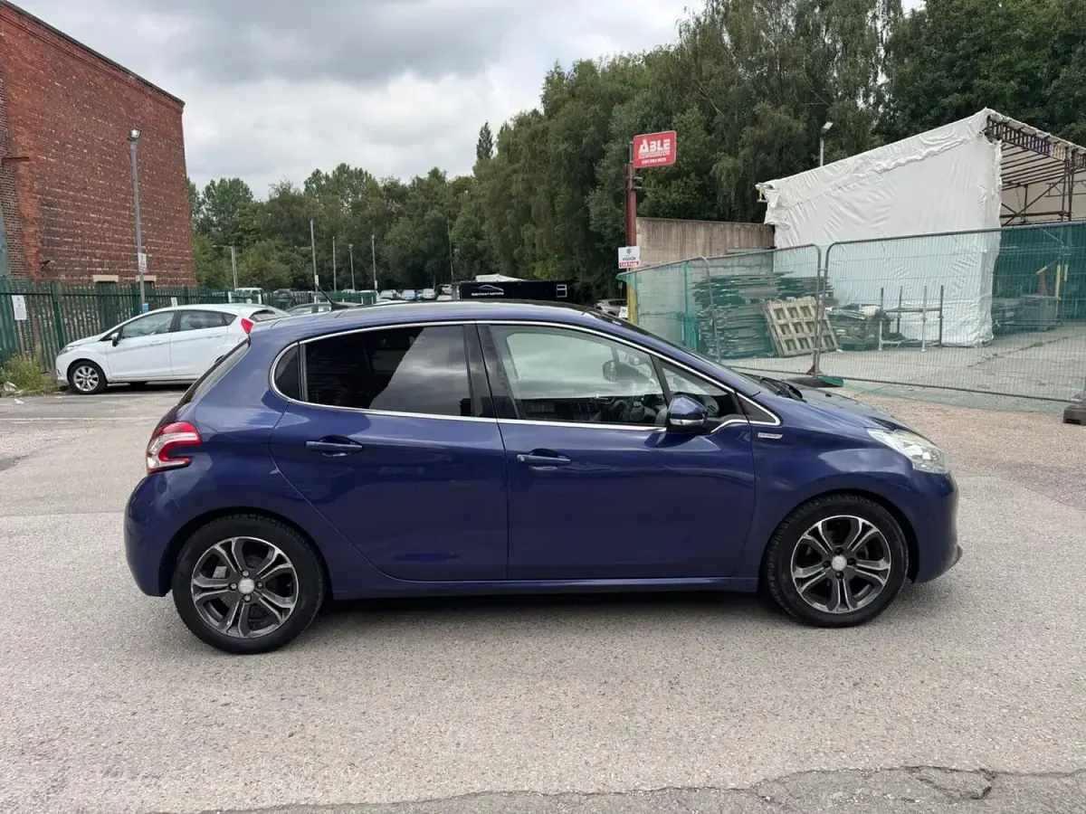 Used Peugeot 208 82 HP (60 kW) 2013 Blue Hatchback