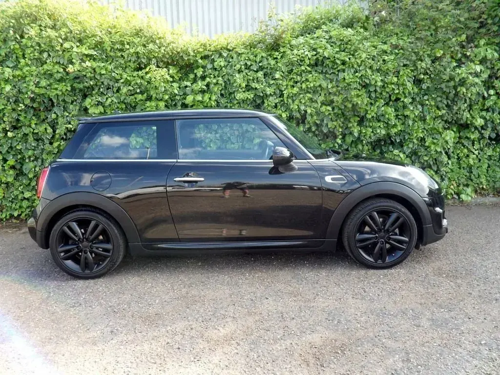 Usado Mini Cooper Hatch 136 CV (100 kW) 2017 Negro Utilitario