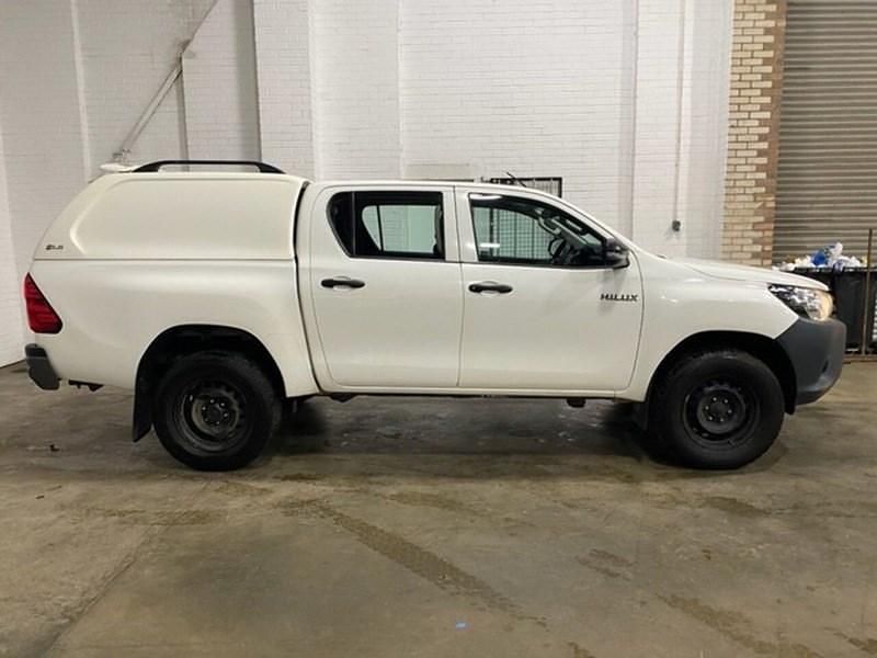 Used Toyota HiLux Active 148 HP (108 kW) 2020 White Pickup