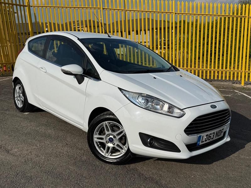 White Used 2013 Ford Fiesta Zetec Hatchback | £4,190 (Fair price) - Image 1/4