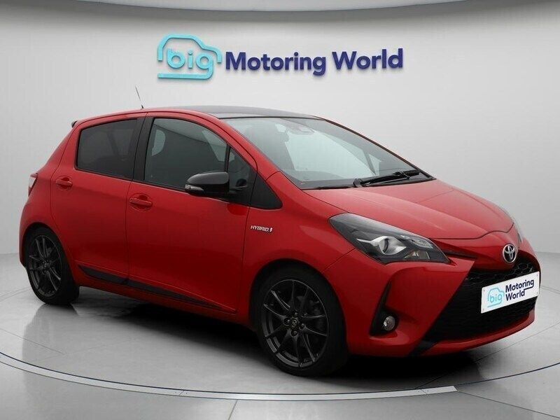 Red/black Used 2020 Toyota Yaris Hybrid Sport Hatchback | £13,600 (Good price) - Image 1/4