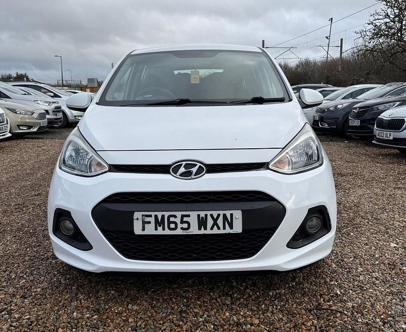 Usado Hyundai i10 SE 66 HP (48 kW) 2016 Branco Citadino