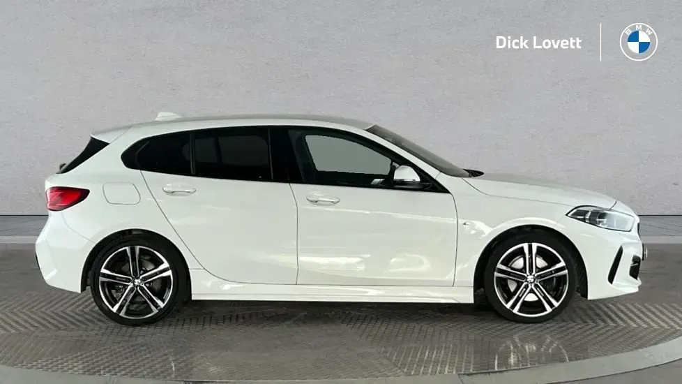 Used BMW 118 M Sport 134 HP (98 kW) 2022 White Hatchback