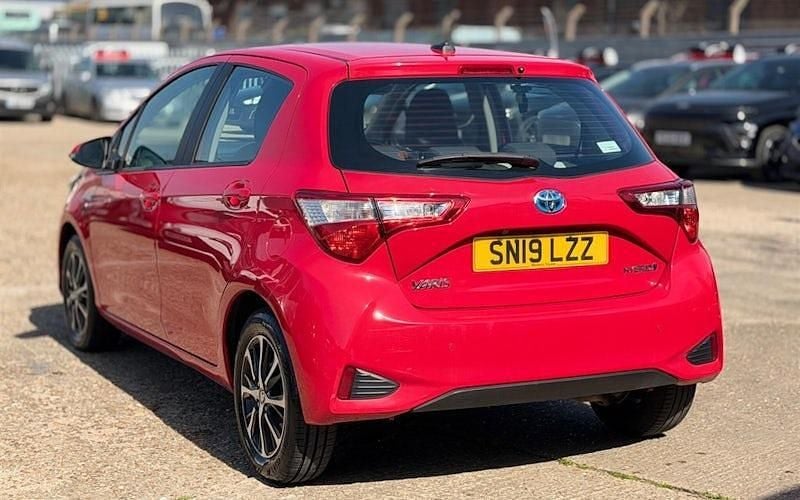 Used Toyota Yaris Hybrid 101 HP (74 kW) 2019 Hatchback