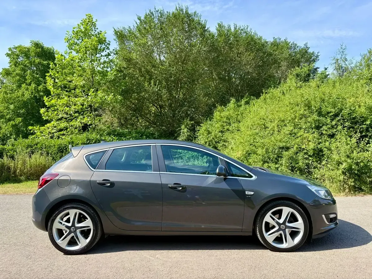 Used Vauxhall Astra SRi 165 HP (121 kW) 2014 Grey Hatchback