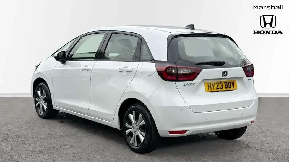 Used Honda Jazz Hybrid 130 HP (95 kW) 2023 White Hatchback