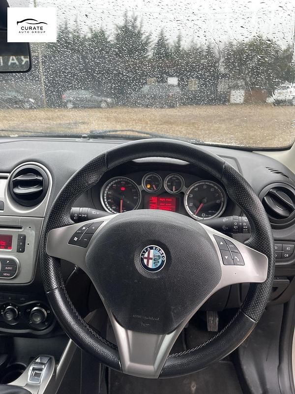 Used Alfa Romeo MiTo Turismo 95 HP (69 kW) 2010 White Hatchback