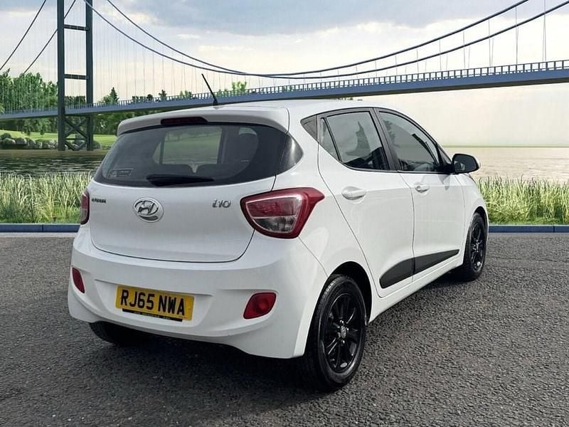 Used Hyundai i10 Premium 66 HP (48 kW) 2015 White Hatchback