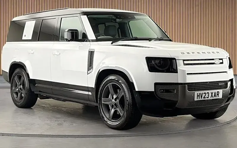 Used Land Rover Defender SE Dynamic 300 HP (220 kW) 2023 SUV