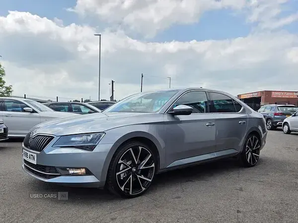 Used Skoda Superb SE L Executive 190 HP (139 kW) 2015 Grey Hatchback