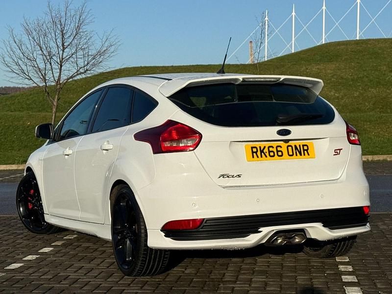 Used Ford Focus ST 2016 White Hatchback