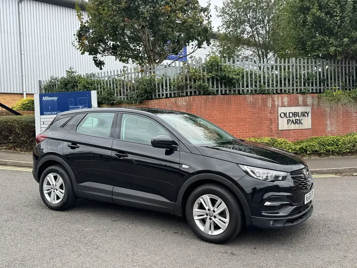 Used Vauxhall Grandland X 130 HP (95 kW) 2018 Black SUV