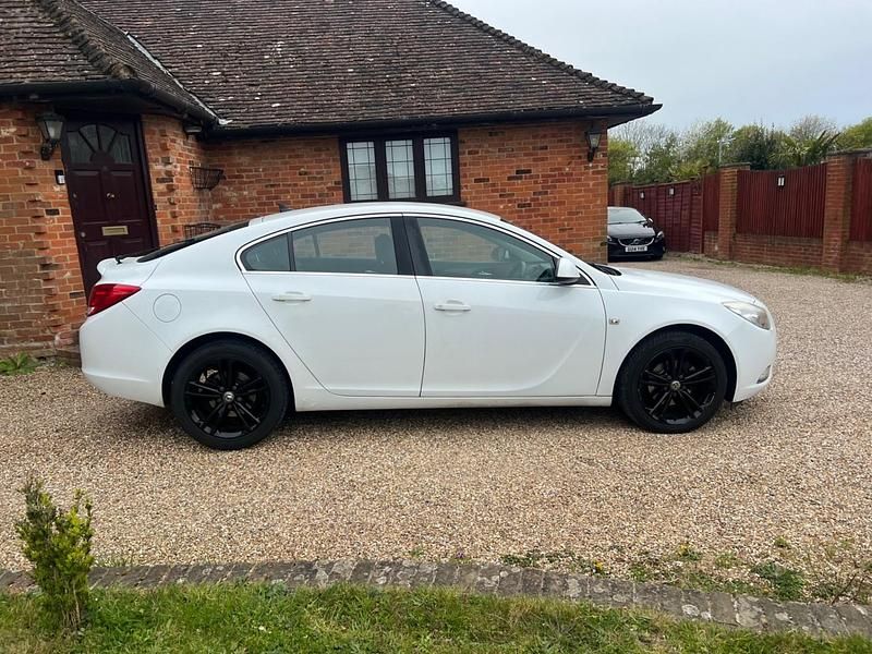 Używany Vauxhall Insignia 160 KM (117 kW) 2012 Biały Hatchback
